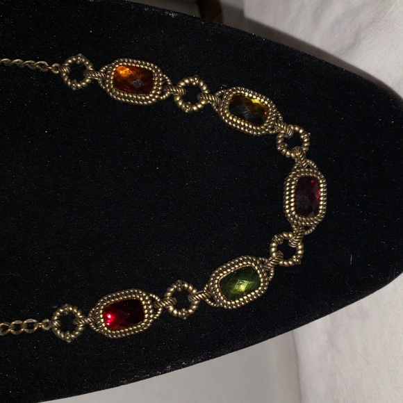 Beautiful 2028 Brass Tone and Faceted Gems Necklace - Picture 3 of 8